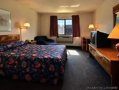 Super 8 By Wyndham Hotel 2*